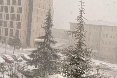 Ankara'da Kar Yağışı Etkili Oluyor
