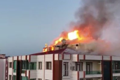 Diyarbakır'da 13 Katlı Binada Yangın